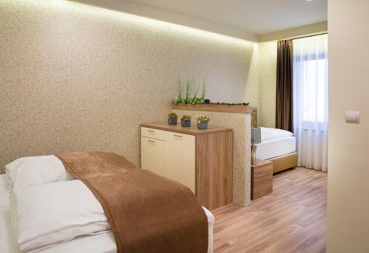 Foter Rezidencia 2 Lejlighedshotel Győr Eksteriør billede